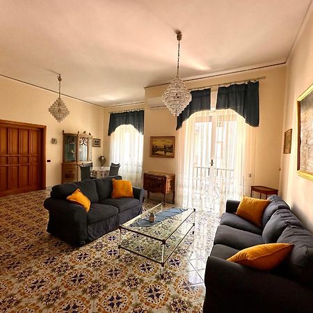 Maman Suite, City Center Near Molo Beverello Napoli Eksteriør billede