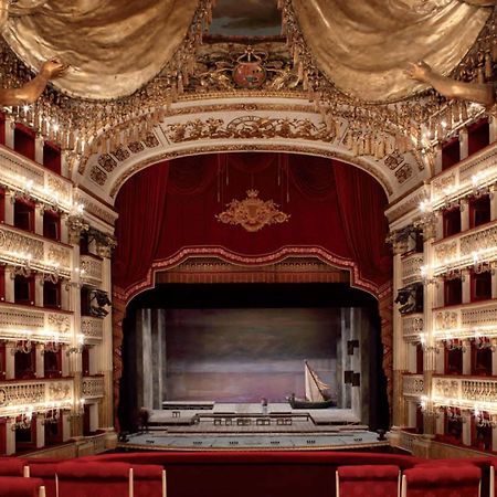 Maman Suite, City Center Near Molo Beverello Napoli Eksteriør billede