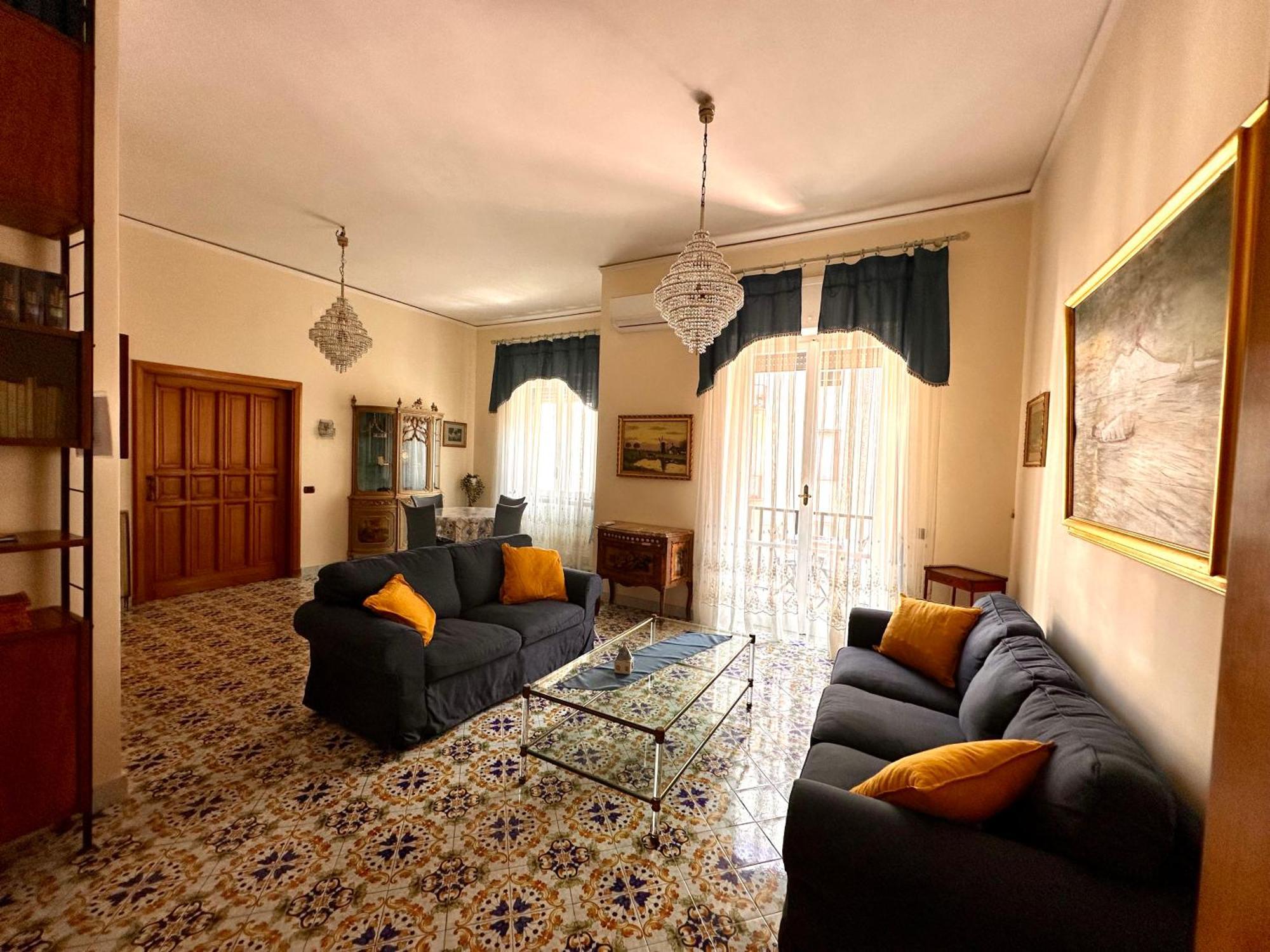 Maman Suite, City Center Near Molo Beverello Napoli Eksteriør billede