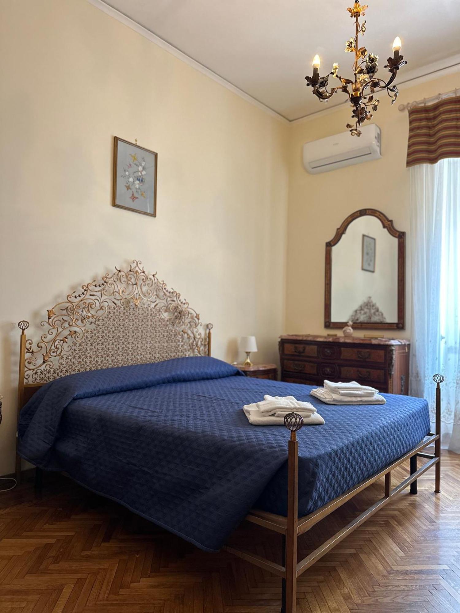 Maman Suite, City Center Near Molo Beverello Napoli Eksteriør billede
