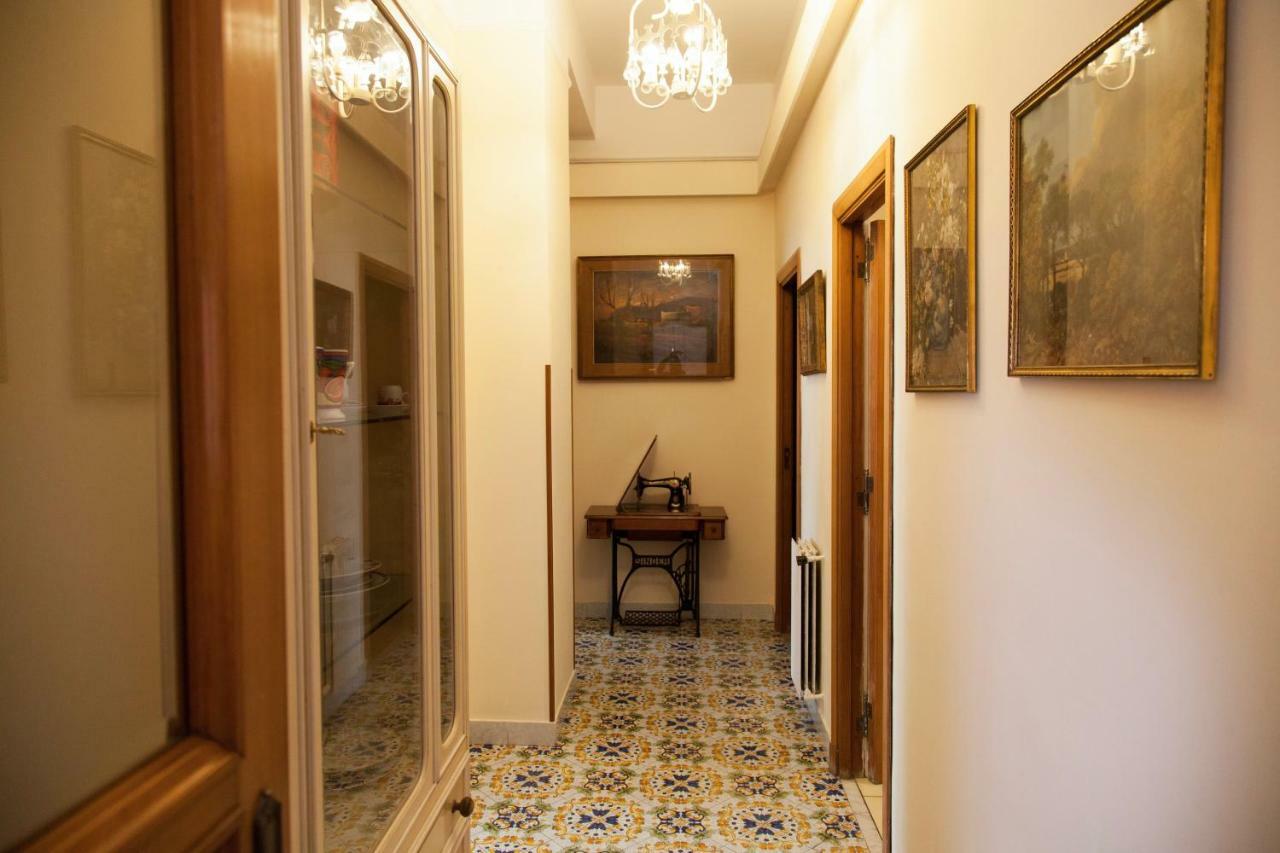 Maman Suite, City Center Near Molo Beverello Napoli Eksteriør billede